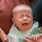 Dítě by se s nočními děsy mělo poprat samo. Jen je třeba zajistit jeho bezpečí a být poblíž
