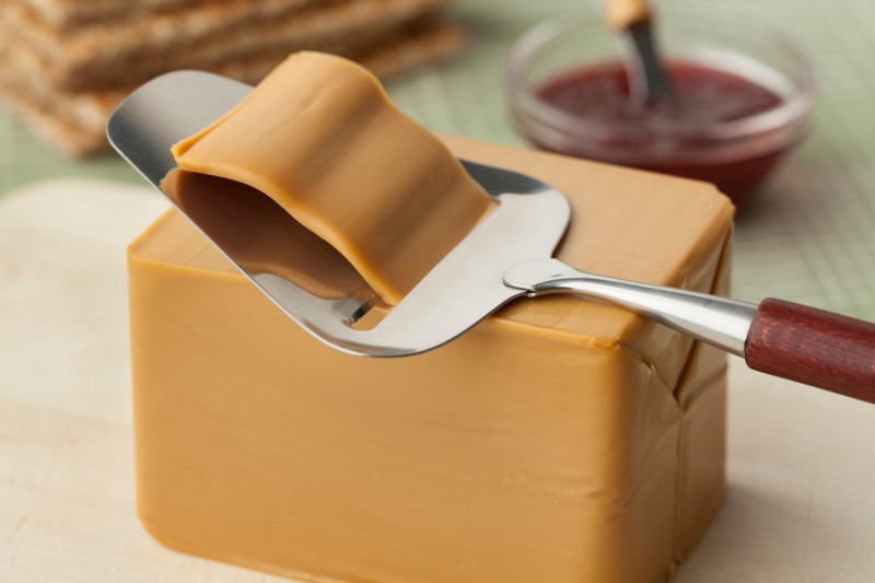 Brunost ost med karamell: en favoritt og forhat delikatesse, som nordmenn ikke kunne overleve uten
